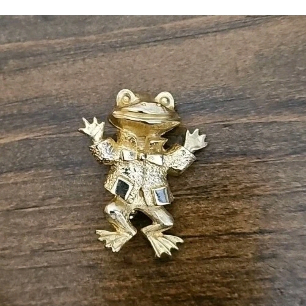 Vintage Brooch Froggy Frog Man Amphibian Gold Tone 1.5"
